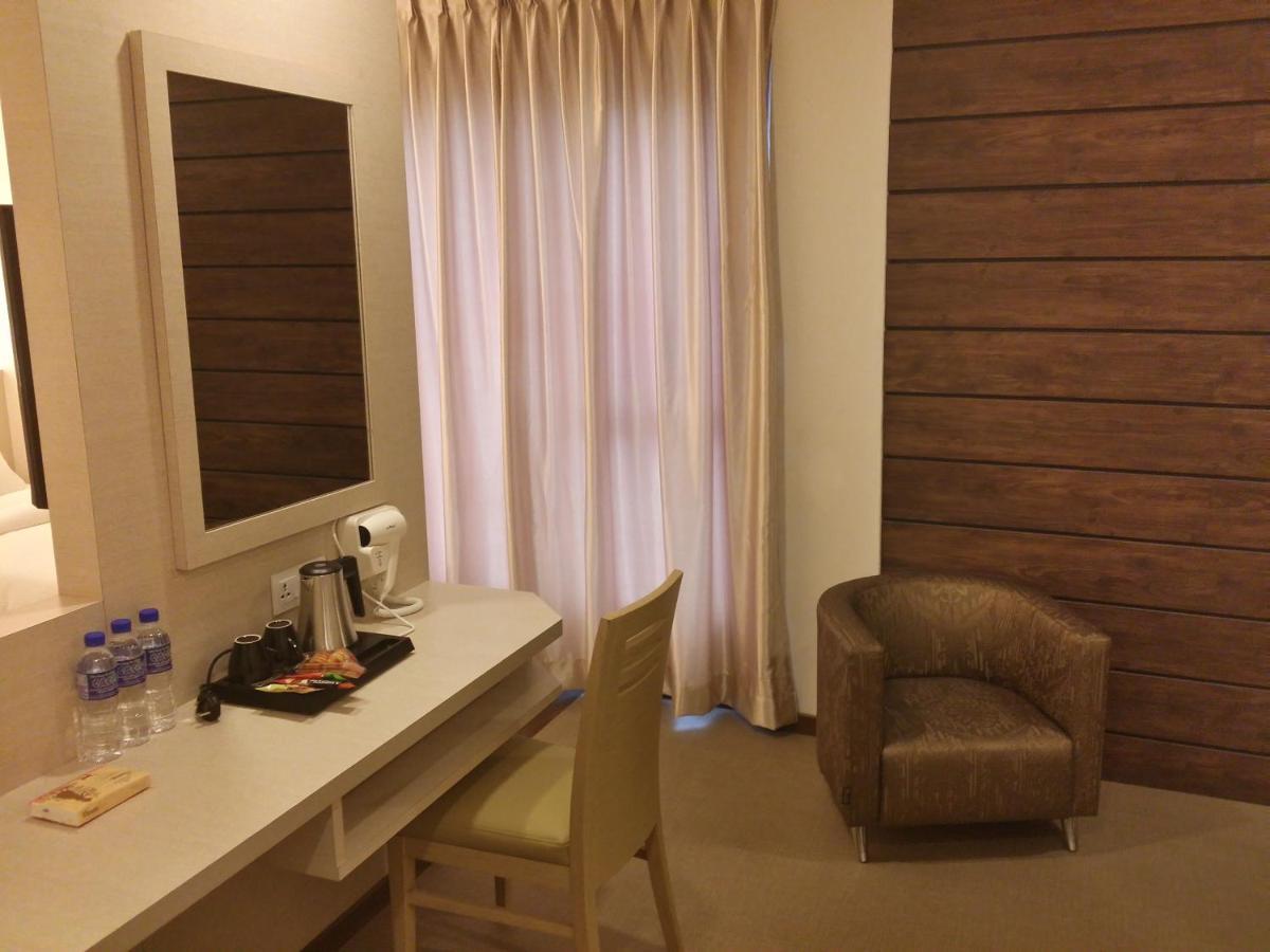 Rs Boutique Hotel Kluang Esterno foto